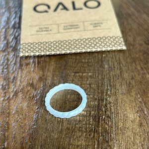 QALO Women's Twist Stackable Silicone Ring